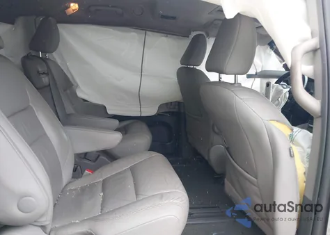 2016 Toyota Sienna Xle 8 Passenger z USA, uszkodzony, nr VIN 5TDYK3DC9GS741757